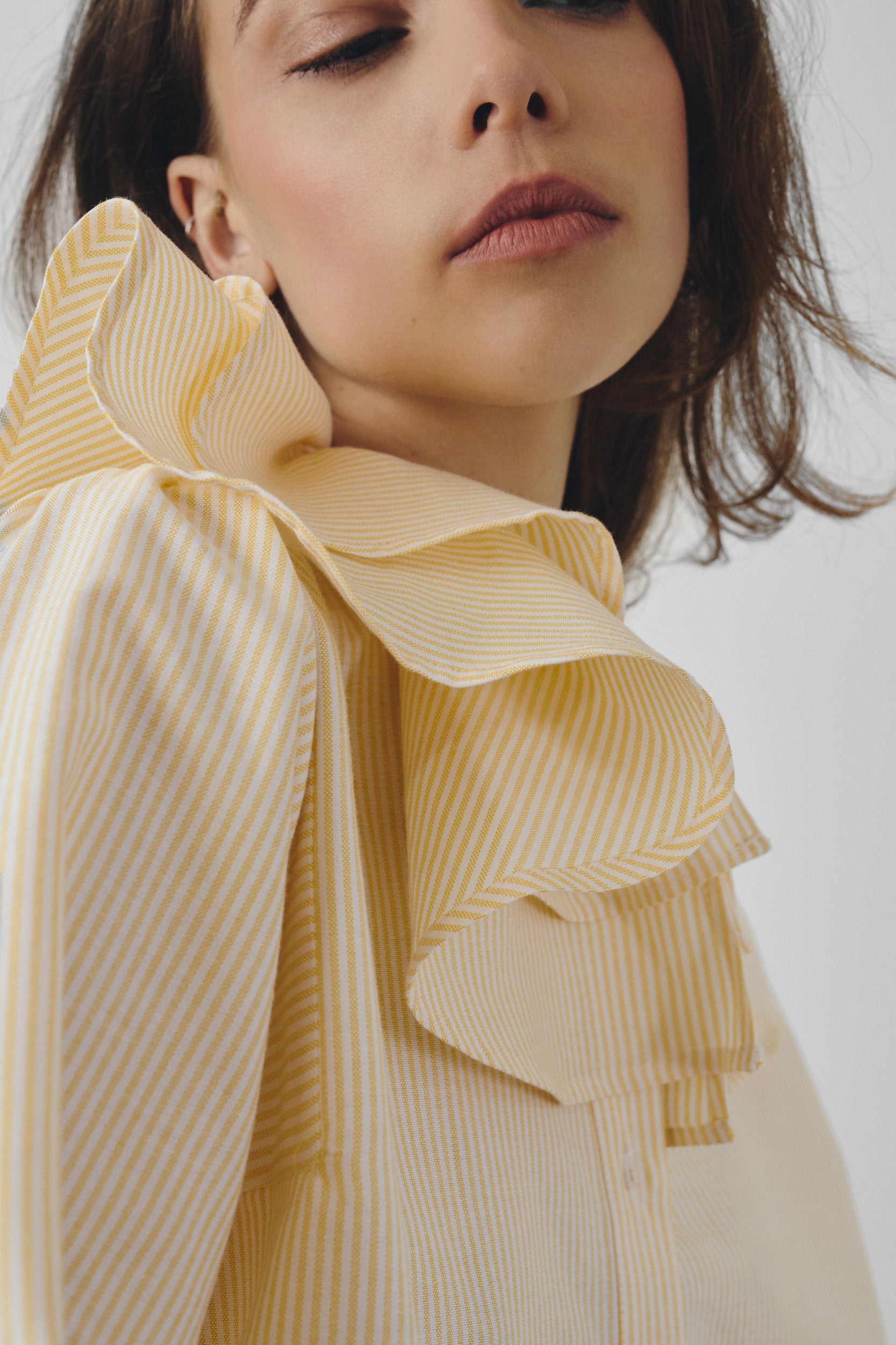 Chemise double volants à rayures jaunes