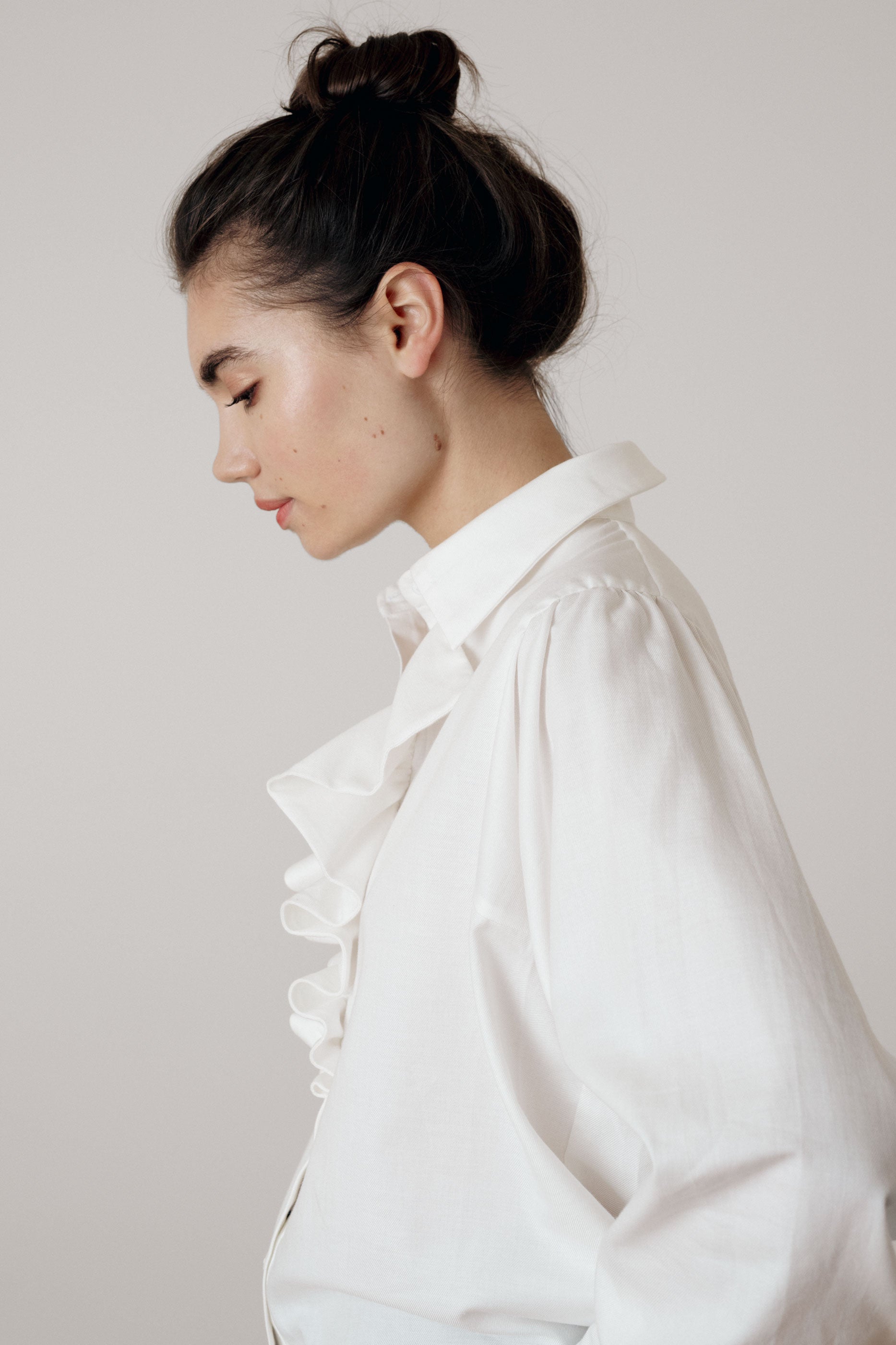 Chemise col classique à volants blanc